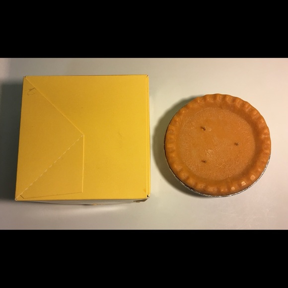 NIB Mia Bella’s Bakery Candle - Pumpkin - Picture 8 of 8